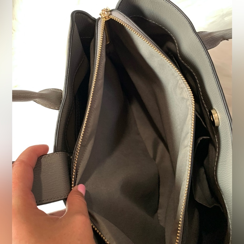 🎉4x Host Pick!🎉 Bebe gray tote bag gold includes removable shoulder strap NWOT - Picture 9 of 16